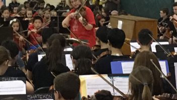 More than 315 orchestra students from all eight elementary schools participated in the district-wide Fiddle Jamboree. Guest fiddle player Gretchen Koehler worked with 4th-grade orchestra students. More photos… More than 315 orchestra students from all eight elementary schools participated in the district-wide Fiddle Jamboree. Guest fiddle player Gretchen Koehler worked with 4th-grade orchestra students. More photos…