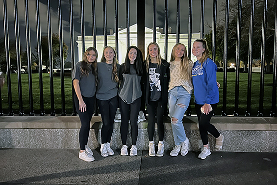 students in front of whitel house