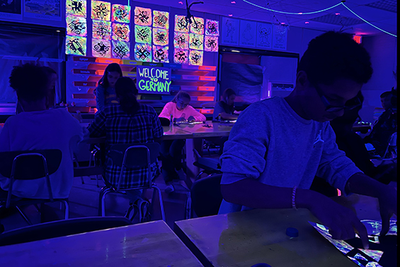 students working on glow in the dark art