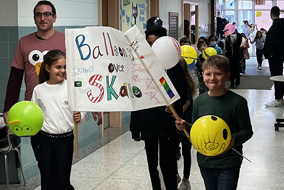 Skano third grade students designed their own balloons and paraded through the hallway after reading the book "Balloons over Broadway." 