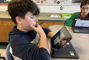 Gowana Team 6-2 students were inspired by journalist Kelly de la Rocha, to become confident with word play, making their very own poem renovations!