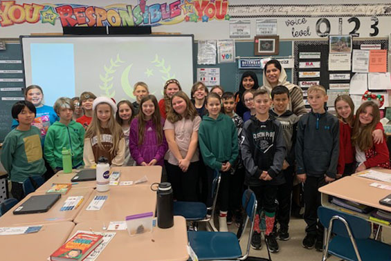 Karigon students in Mrs. Palmieri's 5th grade class were afforded an opportunity to learn about Pakistan culture and traditions from 5th grade parent Mrs. Vani.