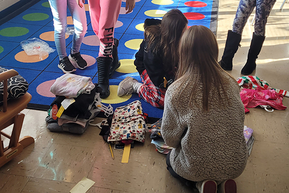 Chango 5th graders in Mrs. Pipino's class wrote persuasive letters and collected 87 pairs of pajamas for the annual Scholastic Pajama Drive (partnered with the Pajama Program).