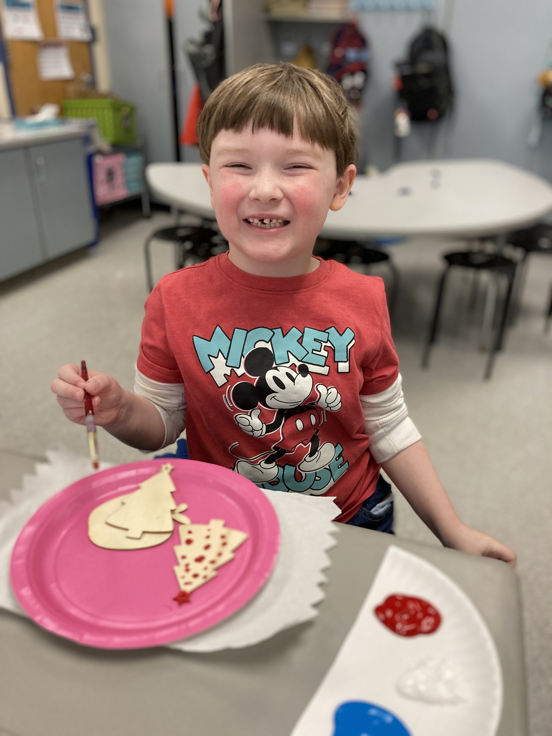 Arongen second graders in Mrs. Jacon’s class made ornaments to raise money to adopt two endangered animals as well as donate to local charities and the Make-A-Wish Foundation. The students  learned that giving back is so important and one person (or one class community) can make a difference.