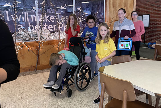 Tesago Best Buddies was happy to be back in person at their first event of the school year - Winter Fun Day!  Students had a great time after school playing in the gym, decorating cookies, trying the scavenger hunt and making ornaments!