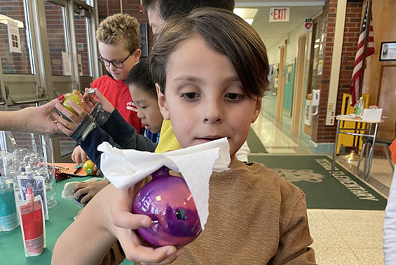 Tesago Best Buddies was happy to be back in person at their first event of the school year - Winter Fun Day!  Students had a great time after school playing in the gym, decorating cookies, trying the scavenger hunt and making ornaments!