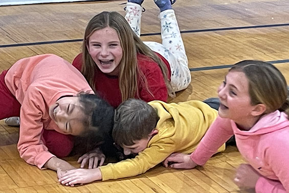 Tesago Best Buddies was happy to be back in person at their first event of the school year - Winter Fun Day!  Students had a great time after school playing in the gym, decorating cookies, trying the scavenger hunt and making ornaments!