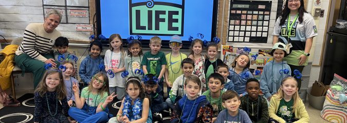 Karigon 1st Graders in Mrs. Hurst’s class celebrated National Donate Life Day by wearing blue and green to raise awareness about organ donation.